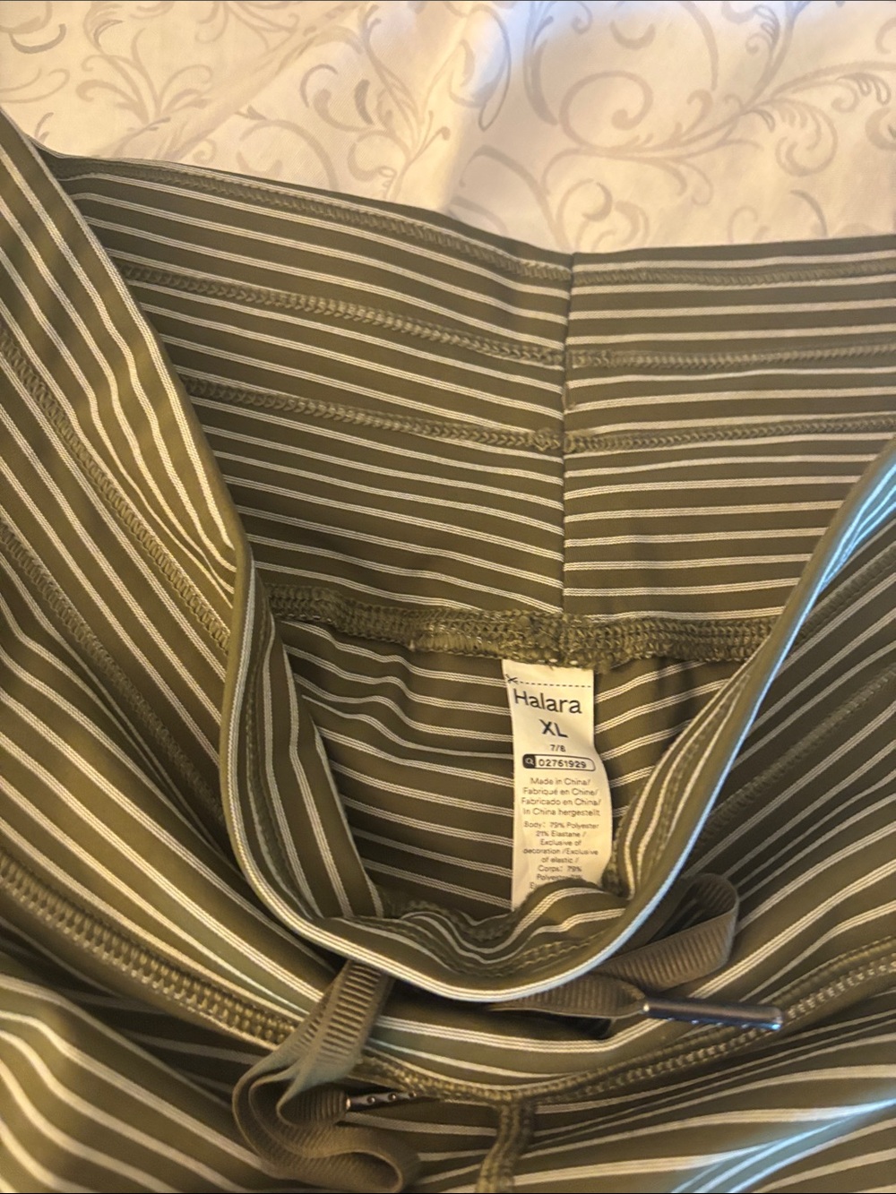 HALARA Olive Striped High-Waist Drawstring leggings .